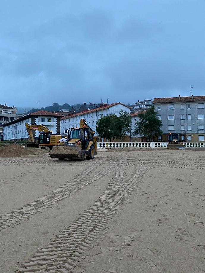 Maquinaria excavadora en Playa Salve de Laredo: Zona Cruz Roja