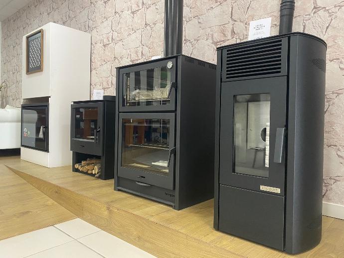 Exposición Incera - Hogares y Estufas Sala de exposición en Grupo Incera : Muestras de estufas de leña y Hogares de leña